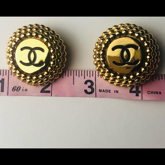 Vtg 80’s CHANEL RARE CC Logo Lrg Clip On Earrings - Picture 9 of 9